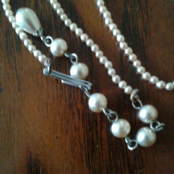 Vintage mid- century old faux small pearls all in good shape! Beautiful - Picture 6 of 6